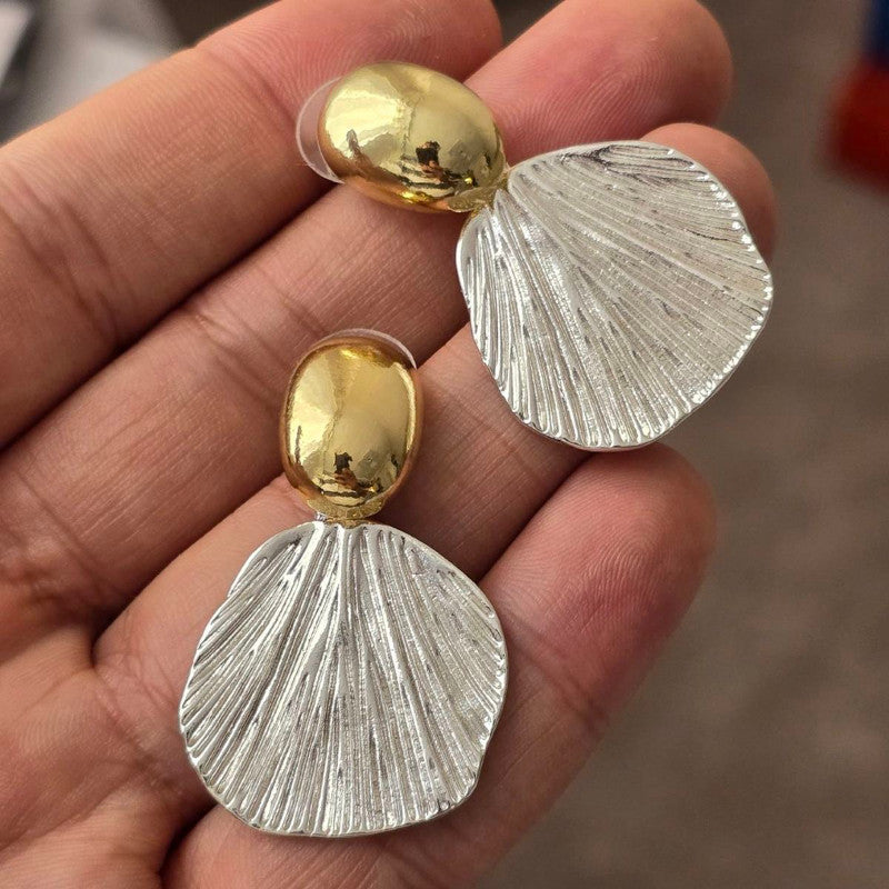 Golden Shell Earrings